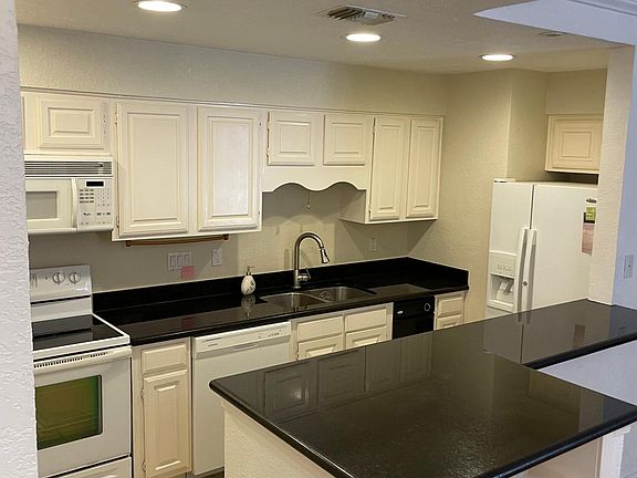 3rd image of 921 Marine Dr APT 120