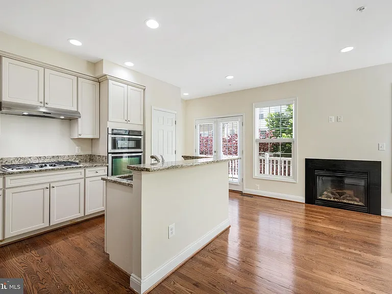 8341 Broderick Cir — Photo 12