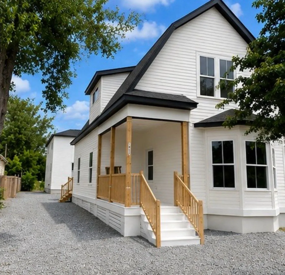 1902 Calvert Street — Photo 1