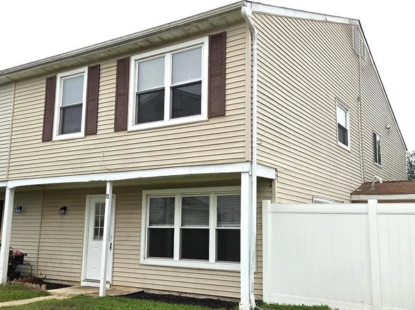 11 Lamont Ct, Sicklerville, NJ 08081