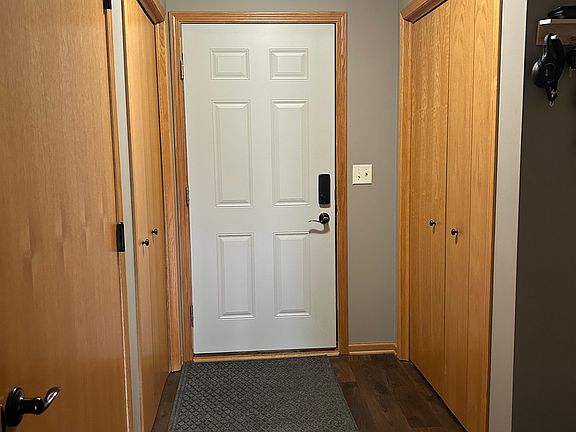 2nd image of 506 Pointe Ct SW
