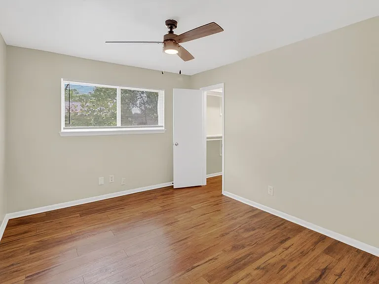 5502 Effingham Dr — Photo 4