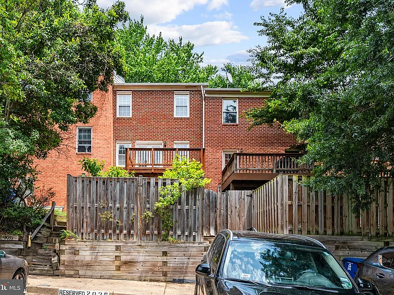 2035 S Glebe Rd — Photo 54