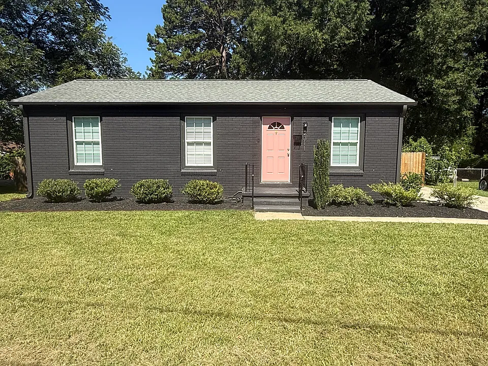 2311 Crestview Dr