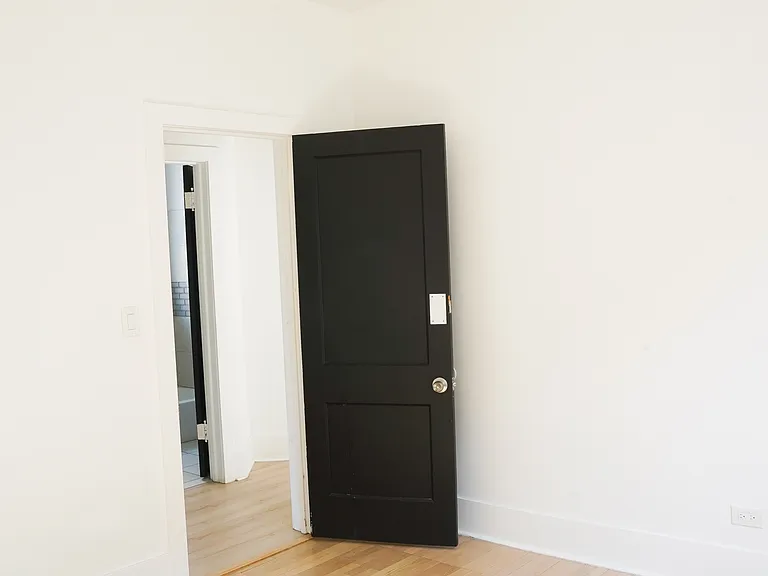 154 N Lamon Ave #2 — Photo 8