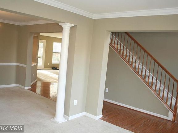 5th image of 996 Riverdale Cir