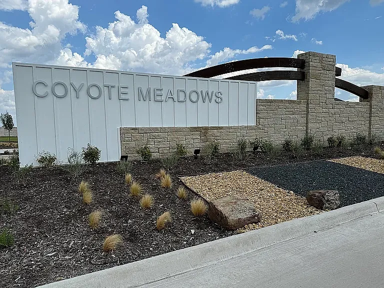 Beautiful planned community with awesome amenities included