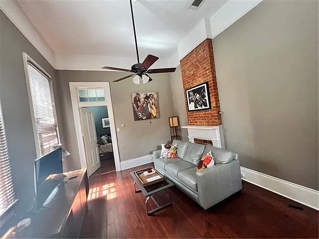 2 bed, 2.0 bath, 1029 sqft, $2,000 — Photo 2