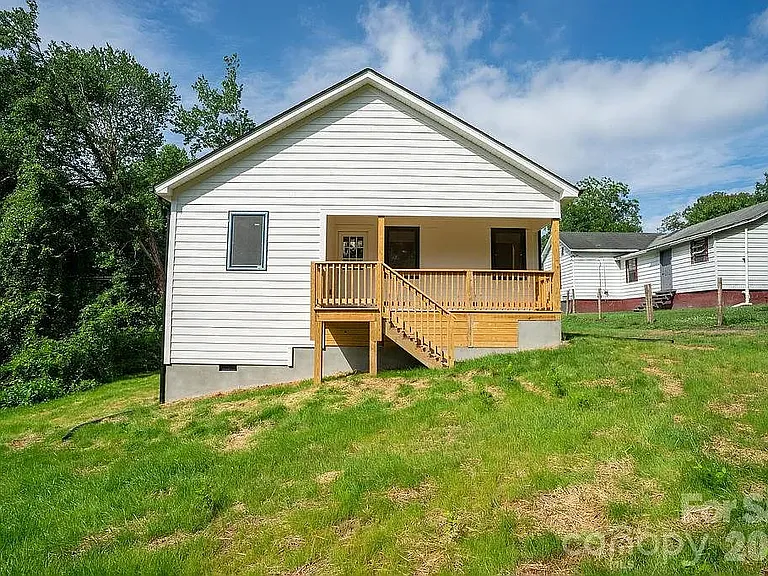 1120 Rosehill Dr — Photo 5