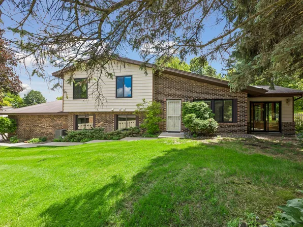 1090 Weston Ln N, Plymouth, MN 55447