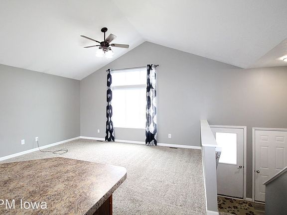 3rd image of 3209 Poplar Dr SW