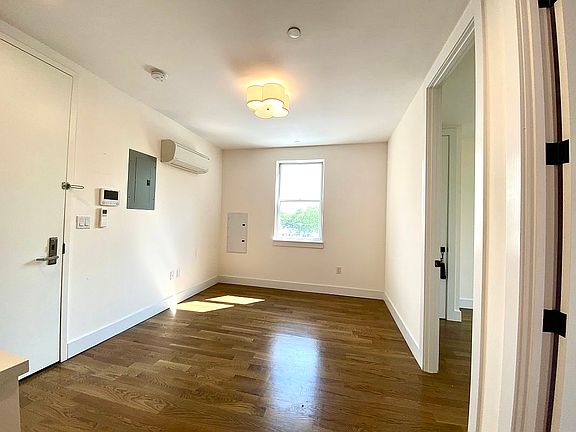 3rd image of 1424 Hancock St #4B