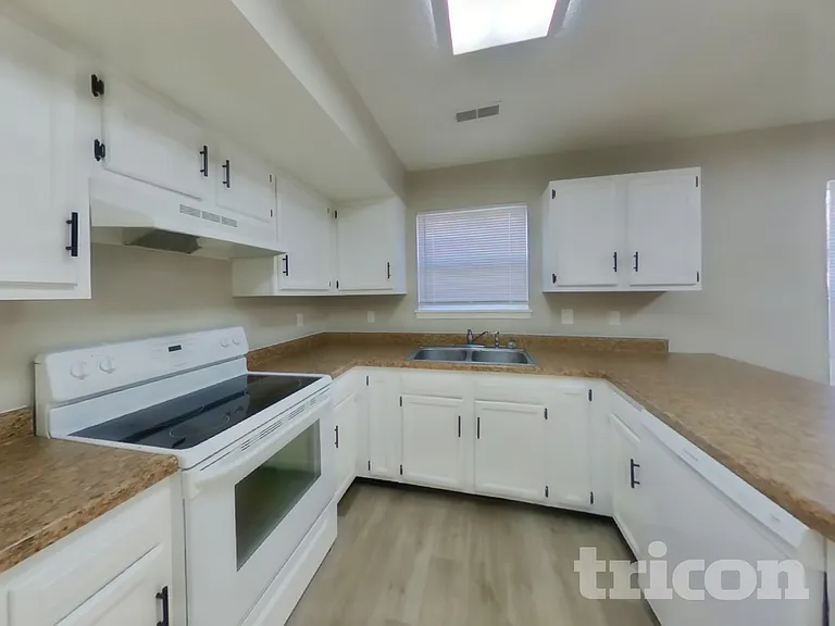 1411 Blue Brook Way — Photo 7