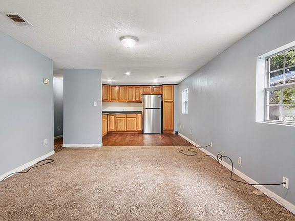 4th image of 1622 E 9th Ct