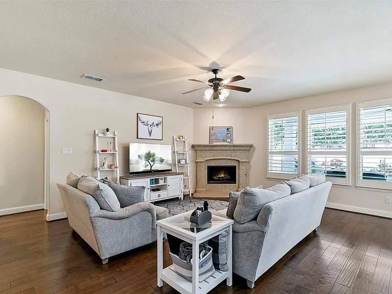 1007 Charleston Ln — Photo 8