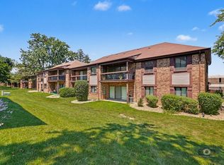3201 184th St APT 2B, Homewood, IL 60430