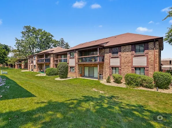 3201 184th St APT 2B, Homewood, IL 60430