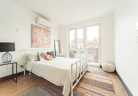 5th image of 834 Lexington Ave #610
