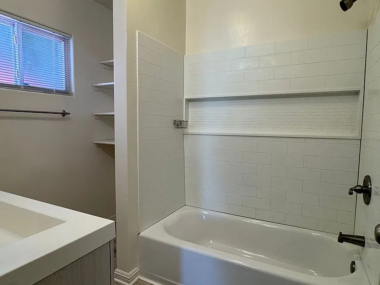 5016 Kester Ave — Photo 11
