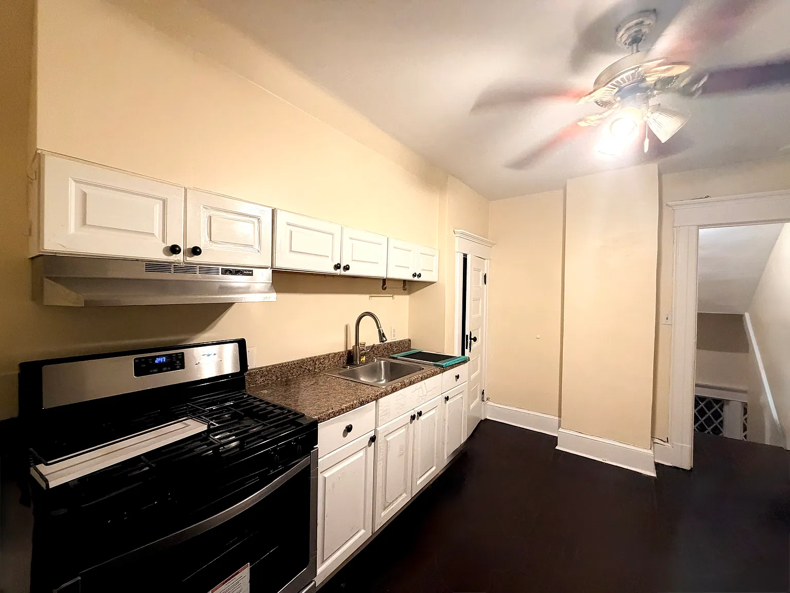 1 bed, 700 sqft, $2,000 — Photo 3