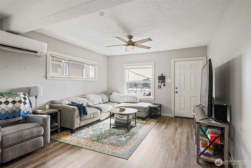4th image of 703 Allen Street