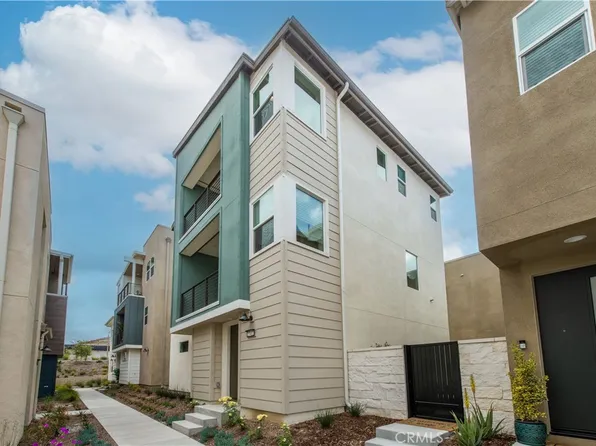 27422 Pioneer Ct, Valencia, CA 91381