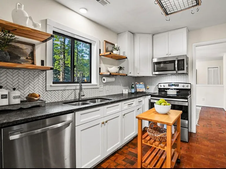 1106 Scott King Rd — Photo 12