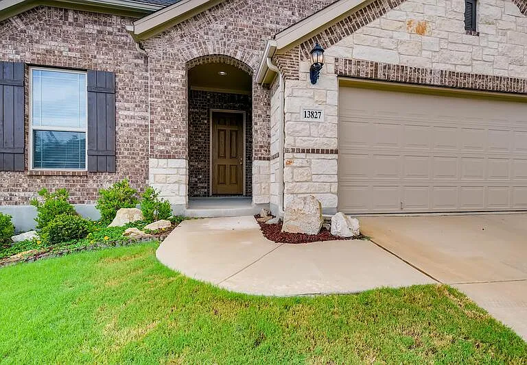 13827 Quiet Fox Ln — Photo 3