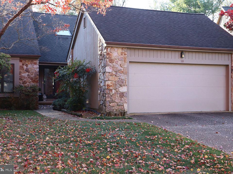 1st image of 10 Gale Ln