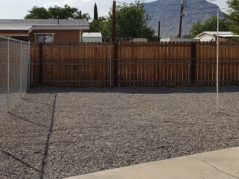 2105 E Packard Ave #B — Photo 4