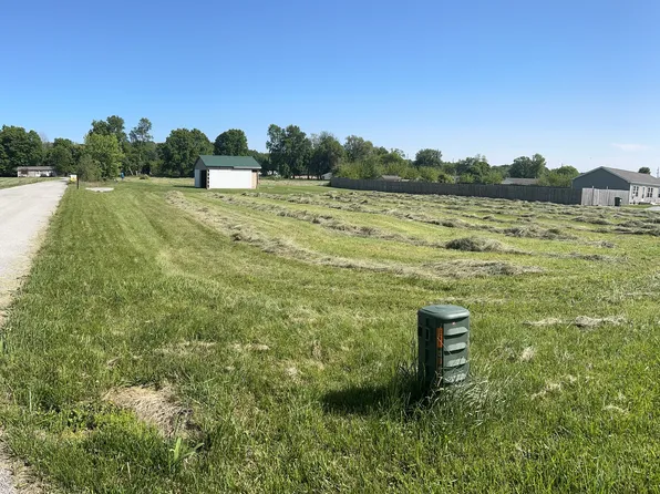 101 S Mary Dr, Carthage, IN 46115