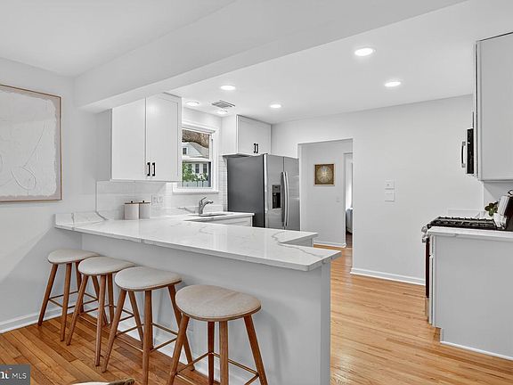 5th image of 10238 Capitol View Ave