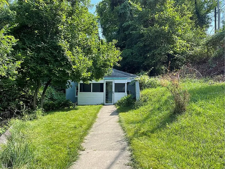 520 Elizabeth St — Photo 12