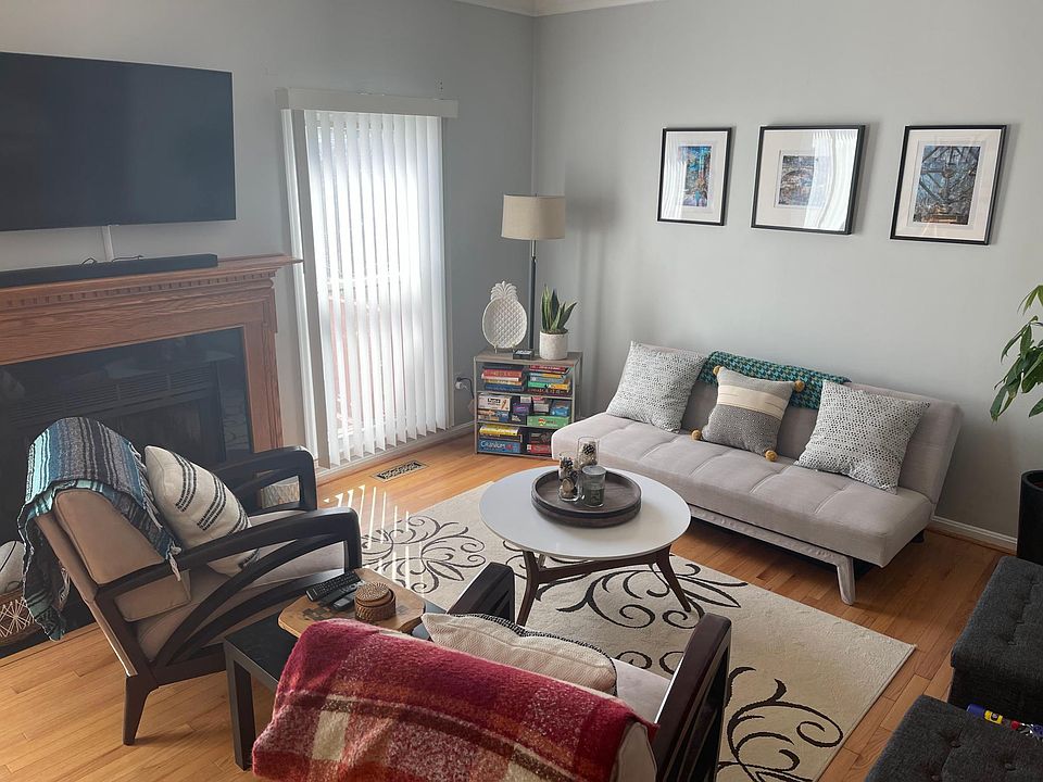 Main level living room