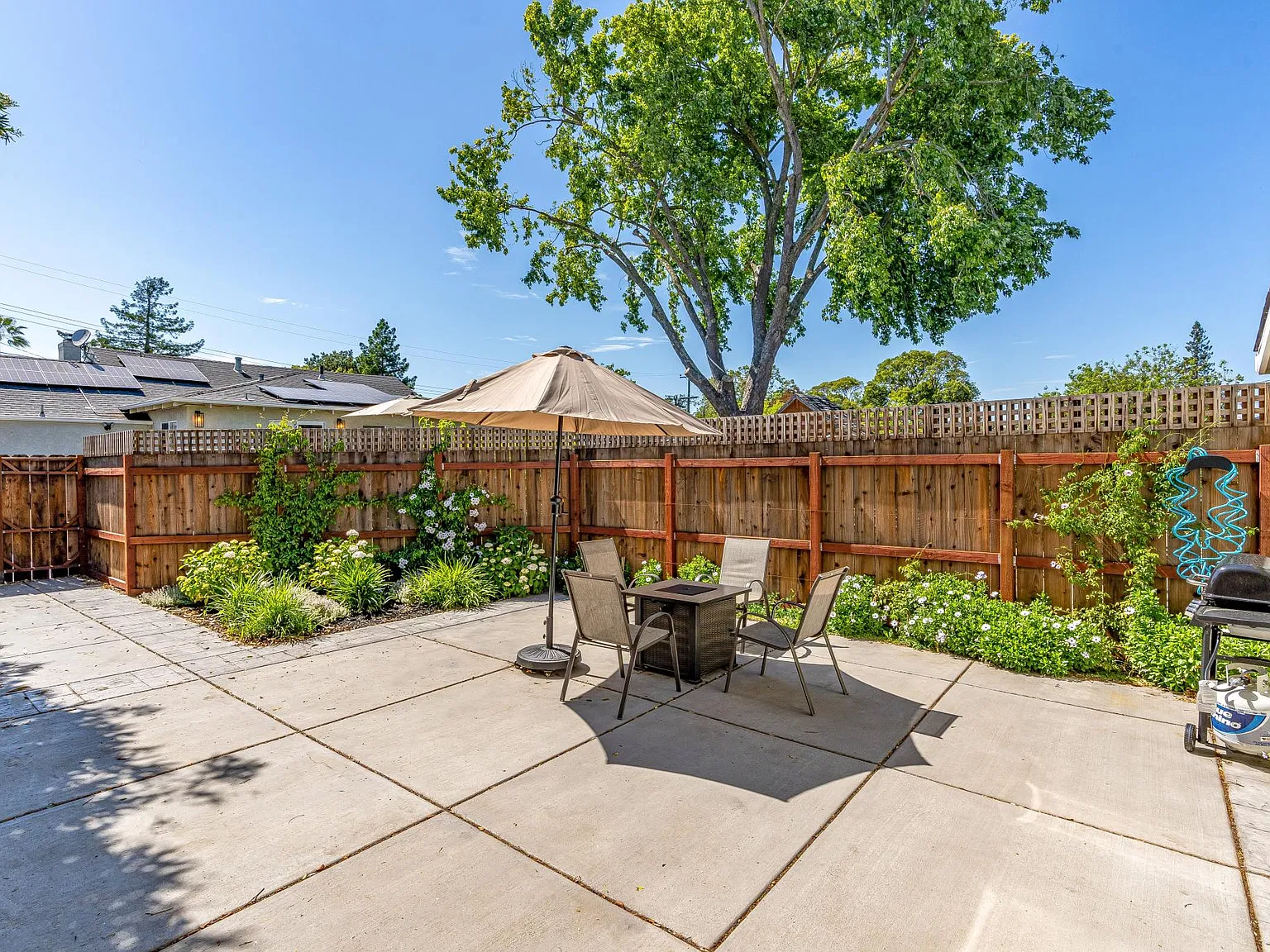 230 S Hartson St — Photo 4