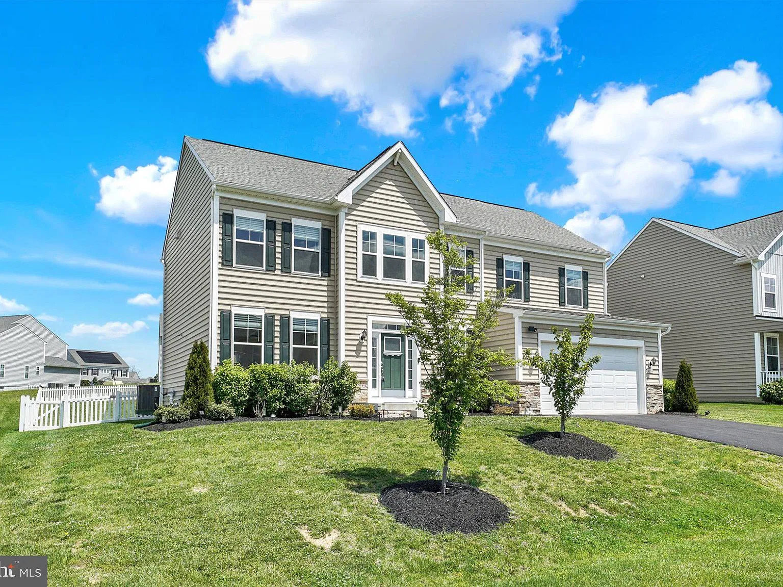 4 bed, 3.5 bath, 3930 sqft, $3,600 — Photo 4