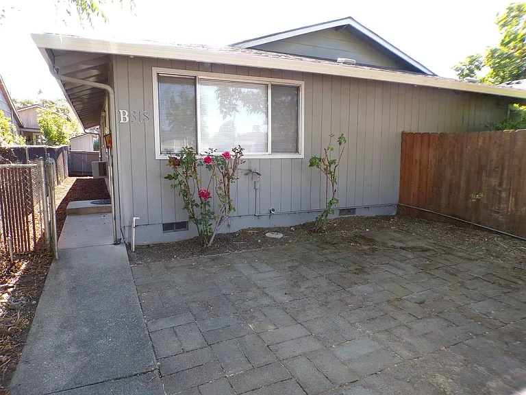 318 Marie St #A/B — Photo 1
