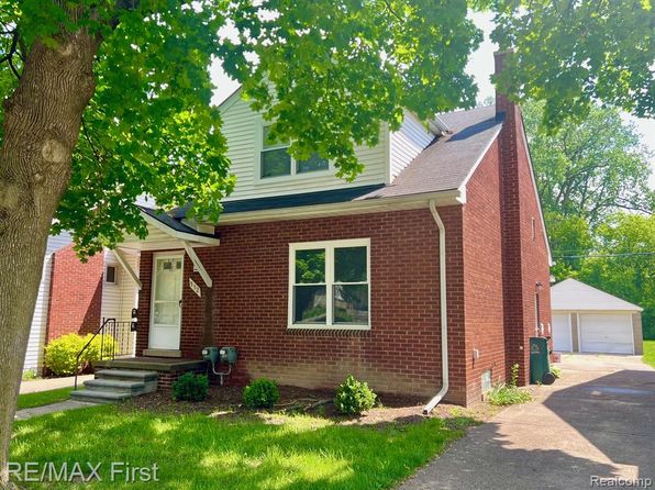 552 Laprairie St