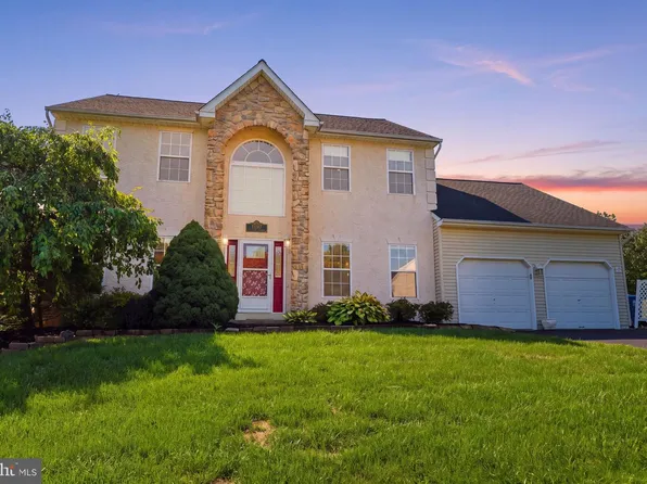 1062 Kingscote Dr, Harleysville, PA 19438