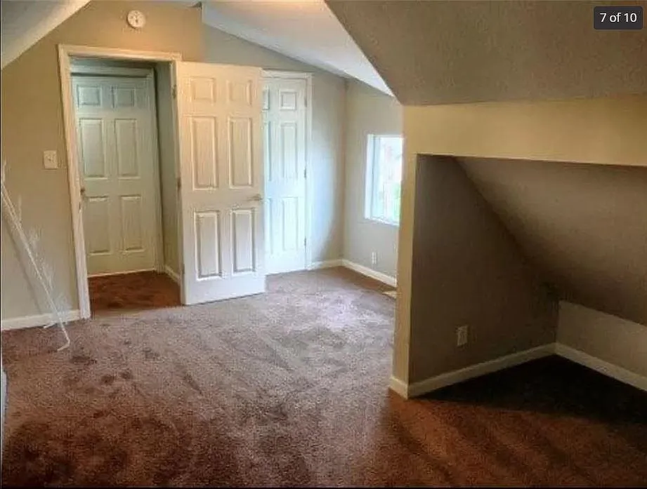 102 S Greenwood St — Photo 3