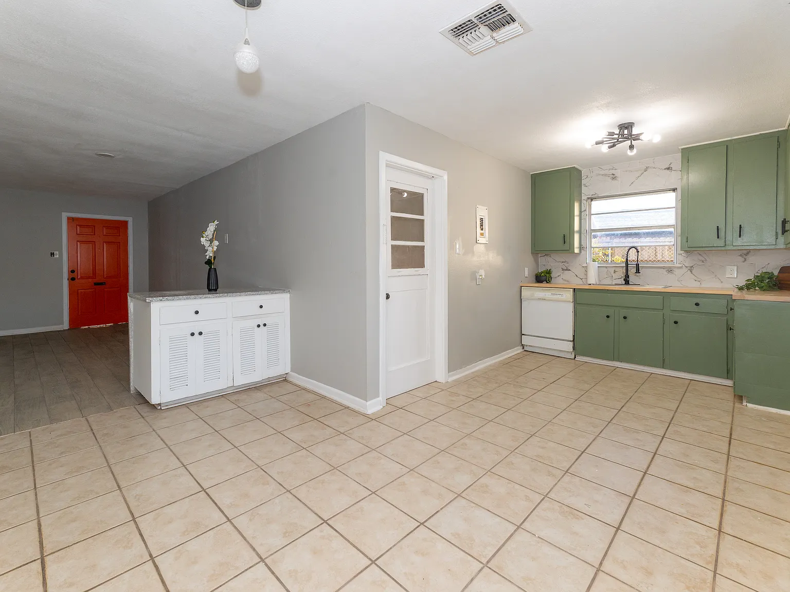 4 bed, 1439 sqft, $1,850 — Photo 3
