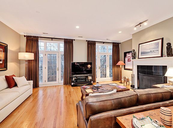 3rd image of 2846 N Southport Ave APT 2S