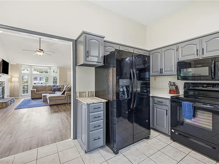 14709 Goodman St — Photo 11