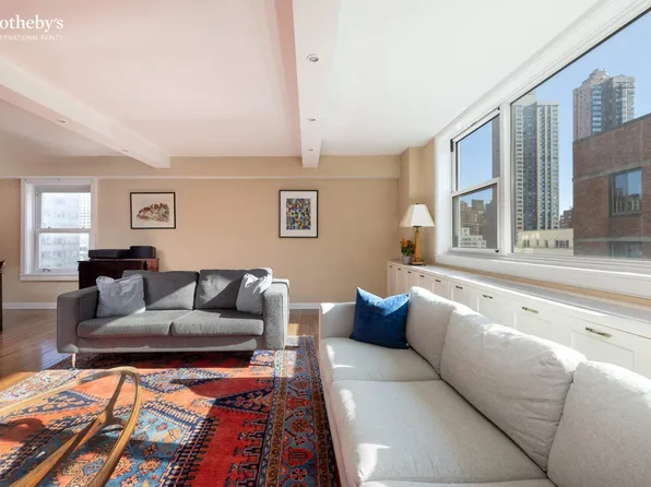 501 East 79th Street image 2 of 18