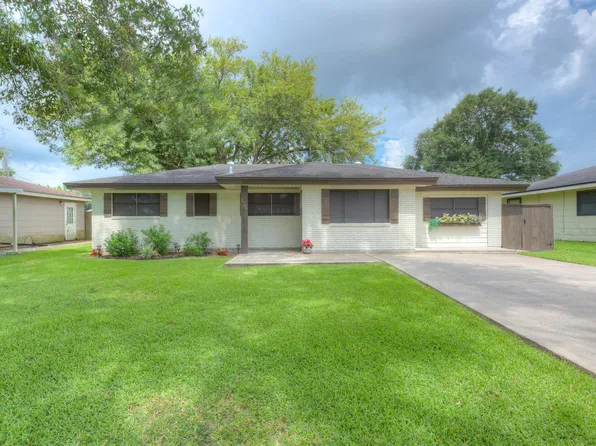 2706 Hampton Ln, Port Neches, TX 77651