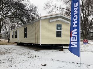 716 SE Ridgeview Dr, Topeka, KS 66609