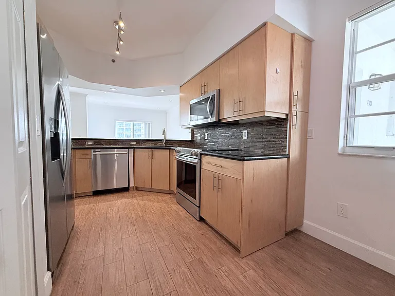 3245 NE 184th St #13405 — Photo 15
