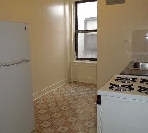 2nd image of 674 Lincoln Pl APT 5