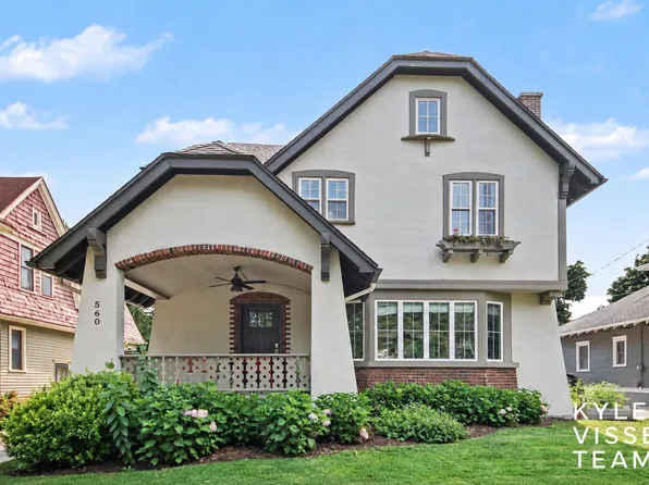 560 Laurel Ave SE, East Grand Rapids, MI 49506