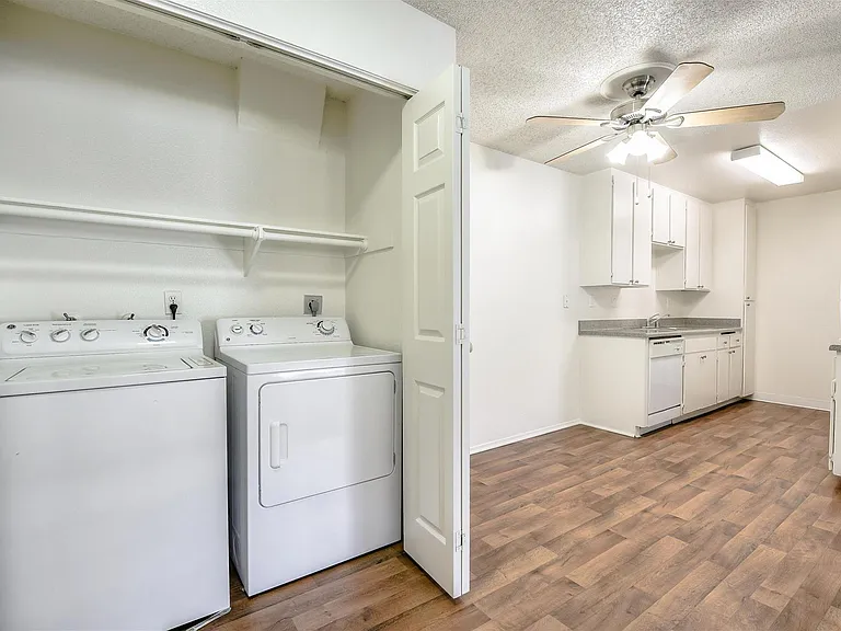 Summit Apartments — Photo 20
